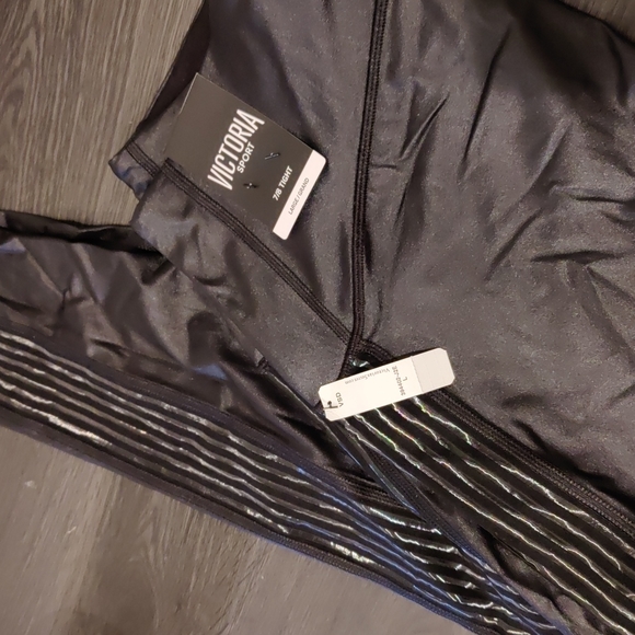 Victoria's secret 7/8 legging size L New - Picture 2 of 5